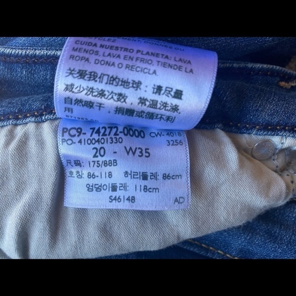 EUC Signature by Levi Strauss Jean Shorts. Size 20-w35 - Picture 4 of 7